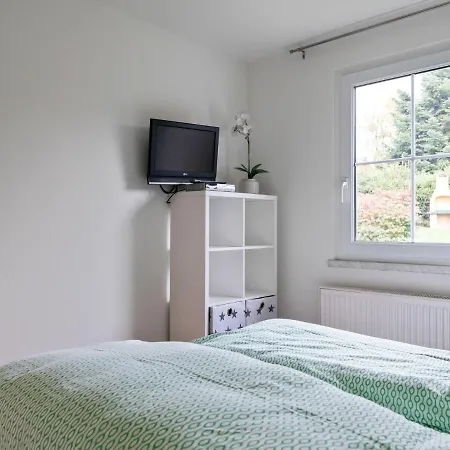 Semesterbostad Fenced Garden, *