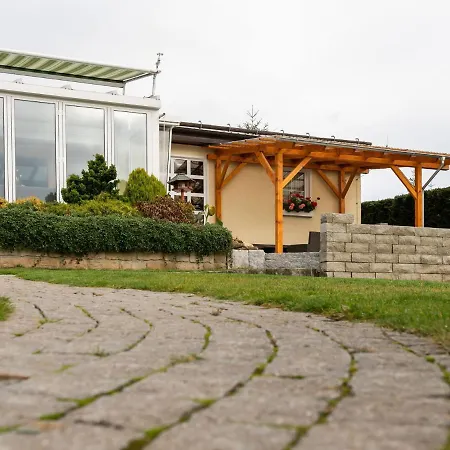 Fenced Garden, Semesterbostad