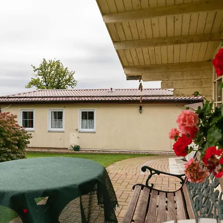 Semesterbostad Fenced Garden, *